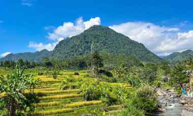 Lahan dengan Pemandangan Luar Biasa dan di Kelilingi Wisata