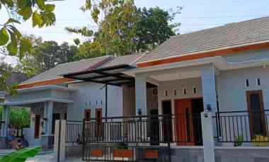 dijual villa 5 menit kampus umy