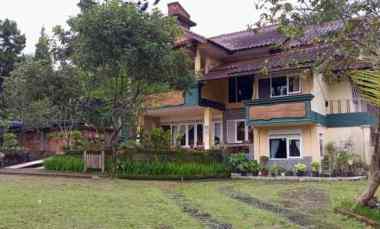 dijual villa cisarua