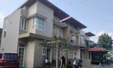 dijual villa gondorejo