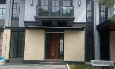 dijual villa jalan boulevard raya mmtc