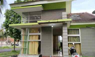dijual villa jl raya karang bolong