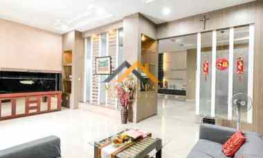 dijual villa komplek cemara asri jalan