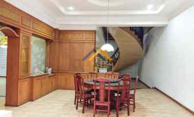 dijual villa komplek cemara asri jalan