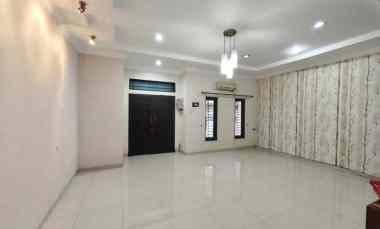 dijual villa komplek cemara asri jalan rambutan