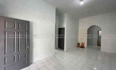 dijual villa komplek cemara hijau