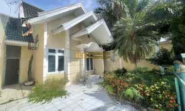 dijual villa komplek cemara hijau