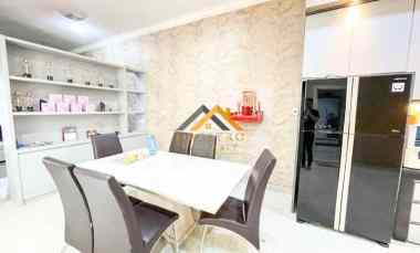 dijual villa komplek cemara hijau jalan