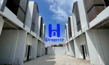 dijual villa komplek cemara houston