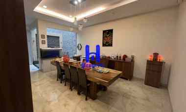 dijual villa komplek citraland gama