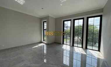 dijual villa komplek citraland gama