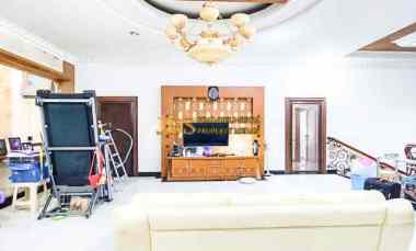 dijual villa komplek grand polonia row