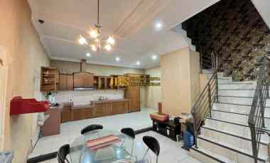 dijual villa komplek jemadi mas jalan