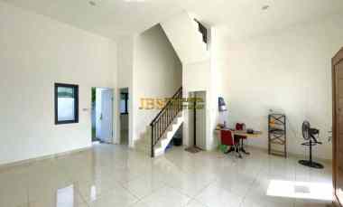 dijual villa komplek karya ville jalan