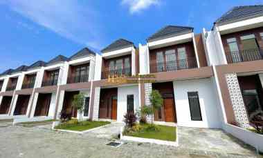 dijual villa komplek karya ville jalan