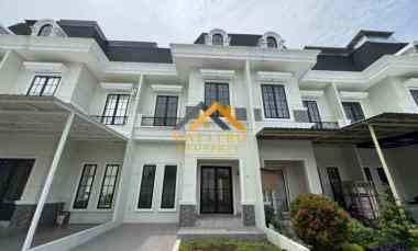dijual villa komplek katamso palace