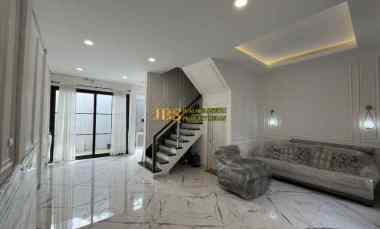 dijual villa komplek marriott residence