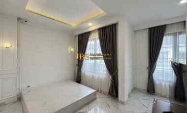 dijual villa komplek marriott residence