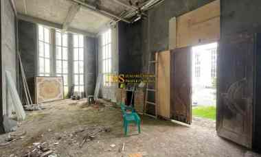 dijual villa komplek royal sumatera