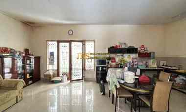 dijual villa komplek somerset regency