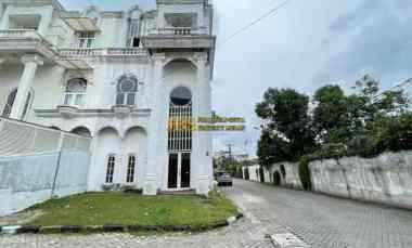 dijual villa komplek taman anggrek