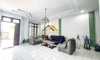 dijual villa komplek taman polonia