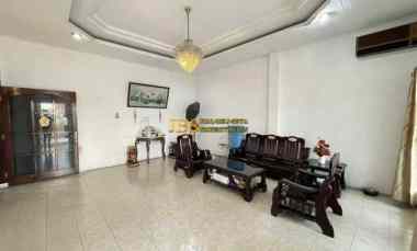 dijual villa komplek taman polonia