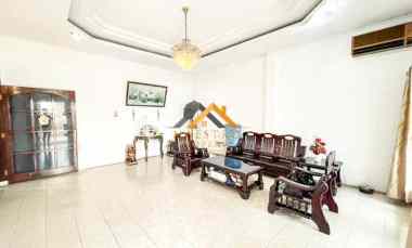 dijual villa komplek taman polonia