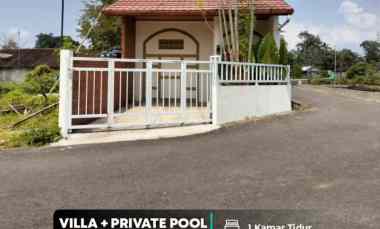 dijual villa ngemplak