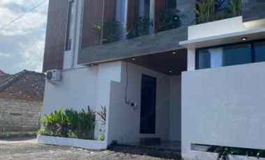 dijual villa padonan
