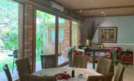 dijual villa pejaten barat