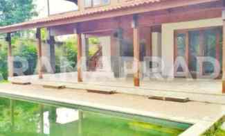 Jual Villa Kayu Hadap Selatan Private Pool 3 Kamar Puri Gading Jimbara