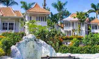 Villa Putih Lengkap Kolom Renang di Tajur Halang Cijeruk Bogor