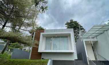 dijual villa taman dayu