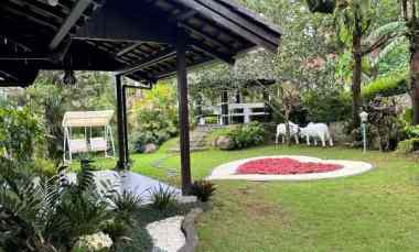 dijual villa villa grand trawas
