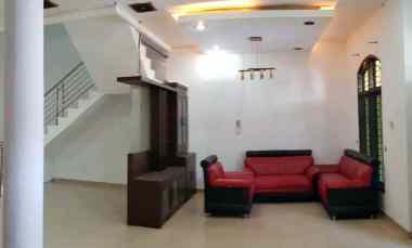 disewa rumah 2 tingkat komplek cemara hijau