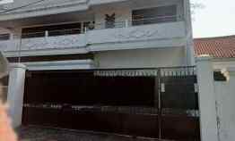 Sewa Rumah Mewah Hook di Jalan Raya Rungkut Madya Surabaya