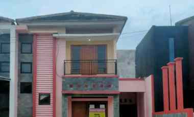 disewakan rumah 2 lantai nyaman murah