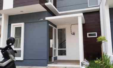 Rumah 2Lt, Hdp Selatan, Semi Furnished, Cluster di Cilobak, Cinere