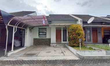 Rumah Minimalis Cluster Cihanjuang Taman Belakang Luas Siap Huni