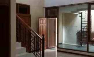 Buyer ONLY, Rumah Siap Huni Dharmahusada, 2 Lantai, Semi Furnish