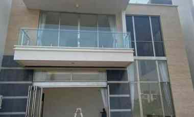 Rumah Mewah Privat Lift Mozart Signature Golf Island Pik Bagus