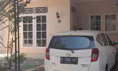 disewakan rumah jl cemara hijau meadow