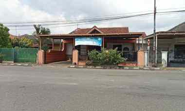 disewakan rumah jl dr angka karangjengkol