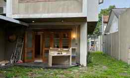 Disewakan Ruko Rumah 2 Lantai dengan Konsep Galery di Kemang Timur