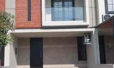 disewakan rumah pantai mentari