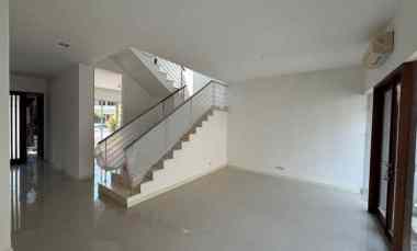 Disewakan Rumah Royal Residence Crown Hill Full Furnish 4KT LT 240