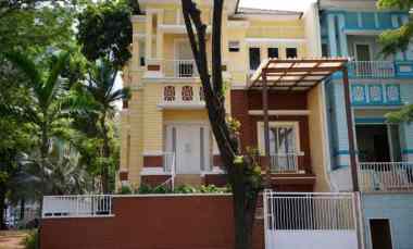 disewakan rumah townhouse emerald 85 pik 1