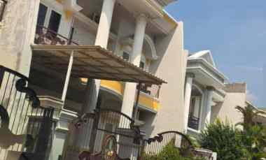 disewakan rumah vila centra raya