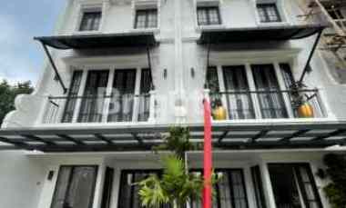 european style house close to pondok indah